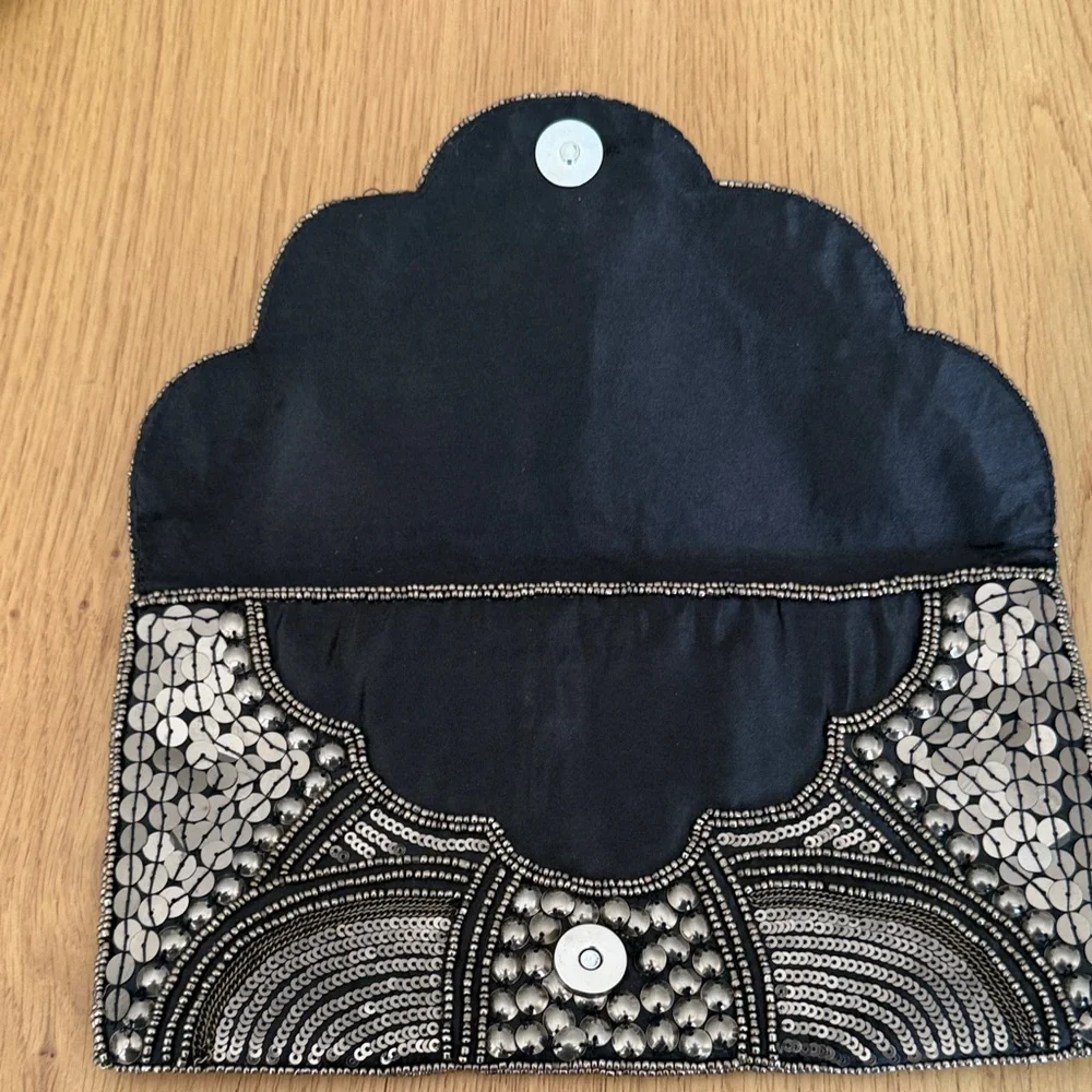 Elegant Black and Silver Beaded Clutch